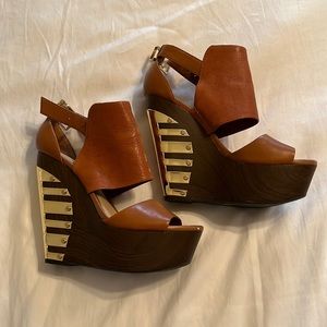 Gianni Bini leather platform wedges